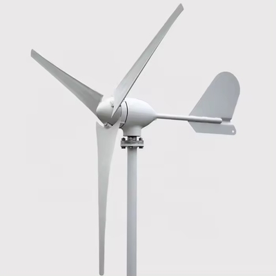Contrôleur hybride éolien solaire Système d'alimentation hybride éolien solaire pour les applications sur réseau