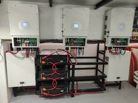 Mode hybride Système d'énergie solaire 5kw 6kw 8kw 10kw doté d'un panneau solaire de 410 à 700 watts