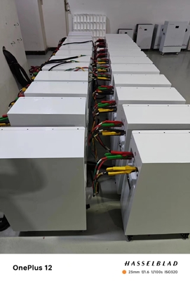 51.2v batterie solaire de stockage mode d'installation empilable panneau solaire