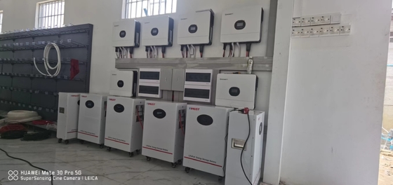 10.24 kWh-30 kwh Batterie solaire de stockage Lithium-ion Portée de puissance de sortie pour la connexion au réseau