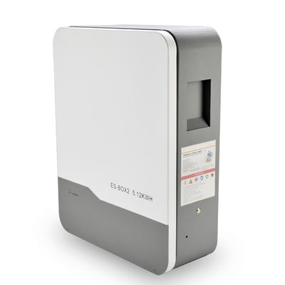 Une batterie de stockage d'énergie portable de 10 kWh montée sur le mur